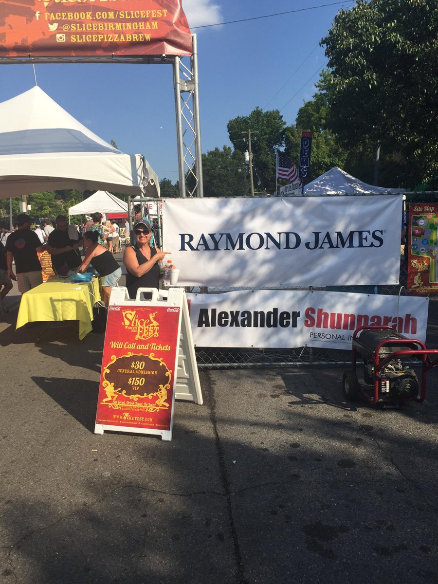 M_Turnbough's tweet photo. Kelly & I enjoyed #Slicefest2015 @RaymondJBham @SliceBirmingham http://t.co/IrSJK4vLcE