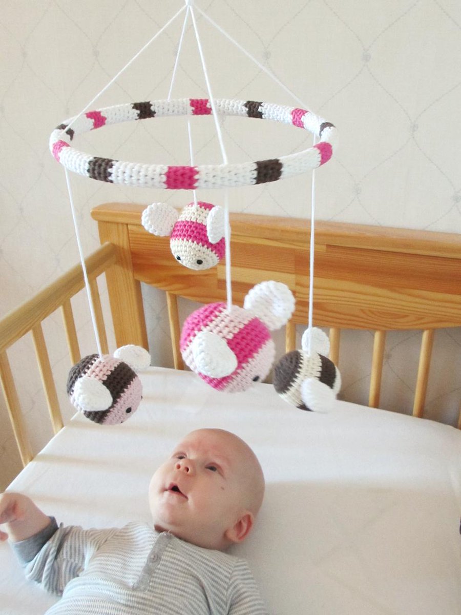 ByMarika's tweet photo. Lovely #bee mobile ready to ship #bymarika #shopetsy #etsy #babymobile https://t.co/JJYMSEZbtq http://t.co/wHwktPRfa9