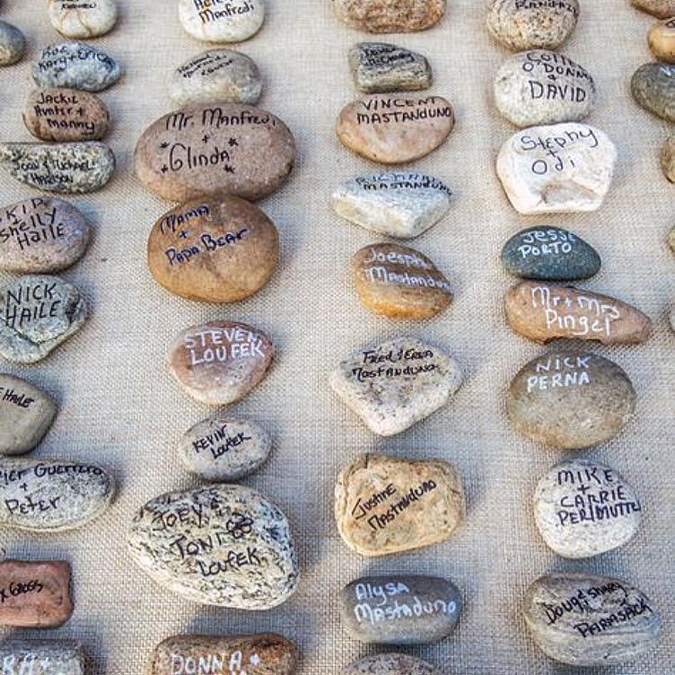 MyWeddinCorner's tweet photo. Perfect idea for place settings for your destination wedding. #wedding #bride #beach #unique #diy #love #stones http://t.co/aANx06qEq3