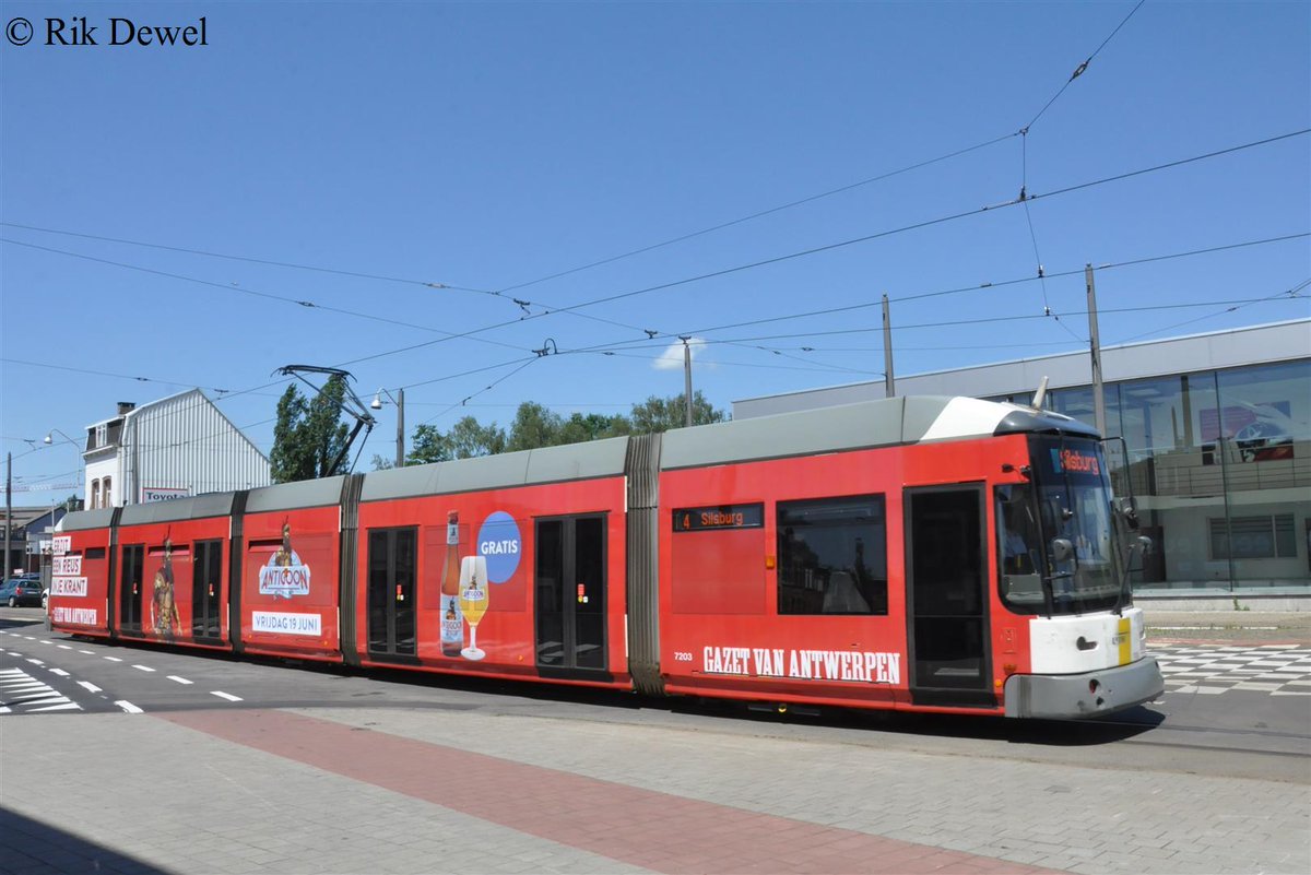 Antigoonbier's tweet photo. Antigoon trams cruisen door Antwerpen ! Tel mee af naar het Reuzenweekend ! #reuzelekkerbier #Antwerpen http://t.co/loMu5QOK4q