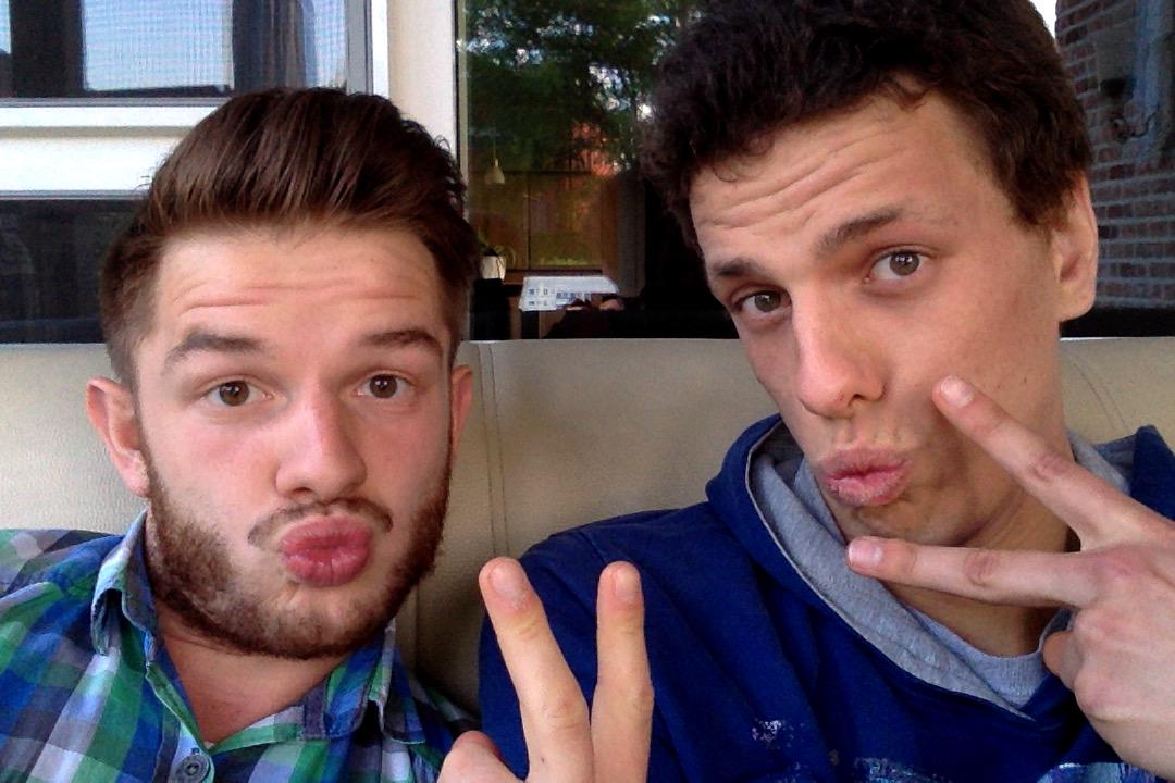 BrechtF's tweet image. #stuDYING #nationaalpauzemomentblijftduren #retweet #marathonradio #mooiboys #follow  @xSKITT  #onzeeerstevolger &amp;lt;3