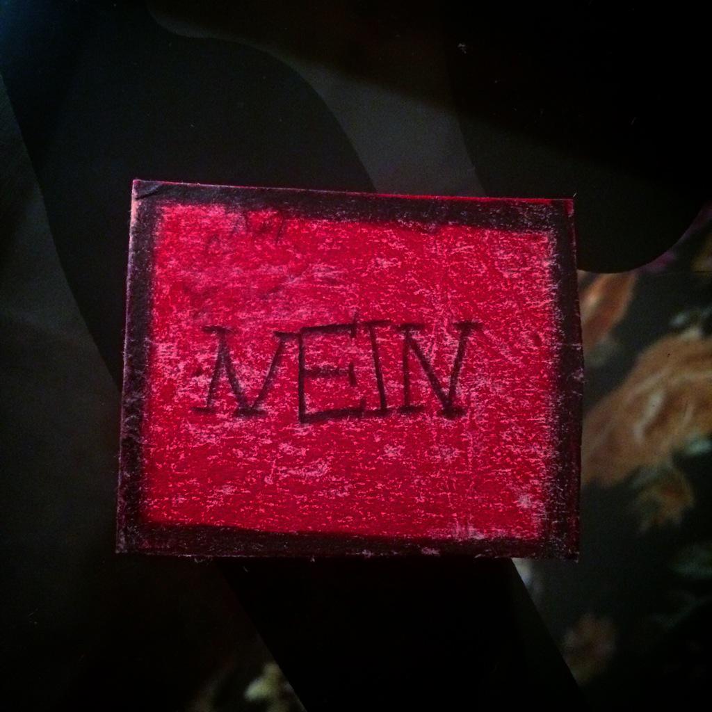anna_phie_'s tweet photo. #AnDieApes #Apeorakel #apefan ist zwar nicht so schön wie das von euch, aber es ist ein Orakel :D <3 http://t.co/jzA70aGD6Q