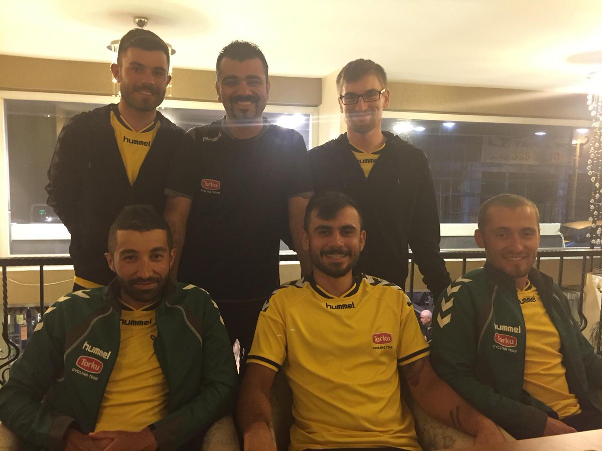 Takımın bıyıklı ve sakallıları@NzmBkrc <a href="/iaksoy1989/">ismail AKSOY</a> <a href="/bekirbaki42/">Bekir baki</a> <a href="/fatihk_42/">fatihkeleş</a> <a href="/maviimek/">cenk</a> <a href="/rasim_reis/">Rasim REİS</a> <a href="/MehmetBykar/">Mehmet Büyükarı</a> <a href="/FSamli/">ferit samli</a>