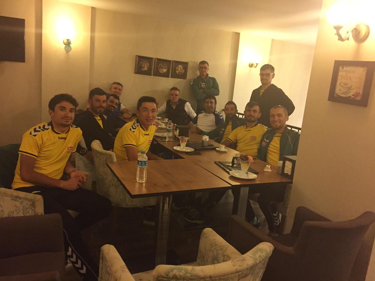 Takım'ın akşam çay keyfi@FrenchyRitchie <a href="/ahmetakdilek/">Ahmet Akdilek</a> <a href="/ahmetorkenn/">Ahmet Örken</a> <a href="/SadettinKizil/">Sadettin Kızıl</a> <a href="/maviimek/">cenk</a> <a href="/bekirbaki42/">Bekir baki</a> <a href="/FSamli/">ferit samli</a>