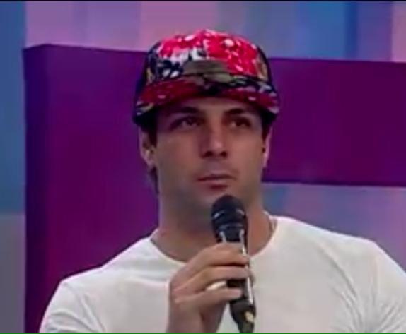 LucianaSmith5's tweet photo. @NicolaPorcella se te muy lindo con esa gorra floreadita N12 😍😍😘😘 yo la quiero !!!🙊🙊 http://t.co/8SlMa5naoQ