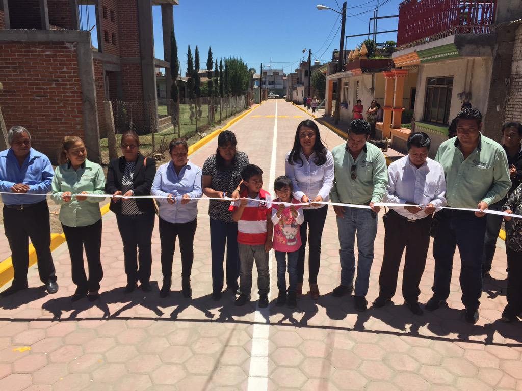 Melymak's tweet photo. Hoy en la Inauguración de la calle Venustiano Carranza  en Mihuacan #ProgresarParaTransformar #Coronango http://t.co/XasMvvte85