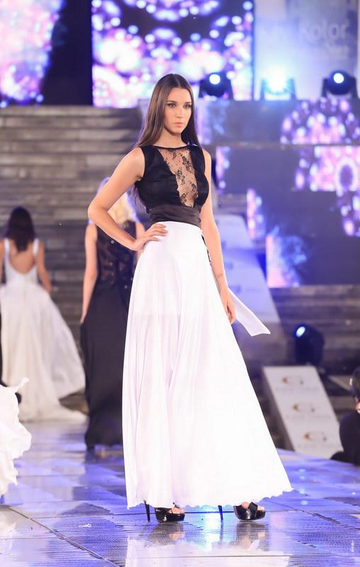 DarioArbina's tweet photo. Desfile #MDQ20Años #ModaShow2015 con la producción de @arfashionweek @ManuVidalRivas y mis diseños de esta temporada! http://t.co/frFKvJdUWV