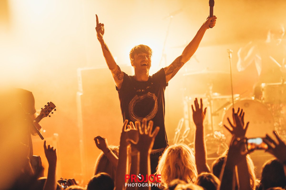 projoephotog's tweet photo. This is how awesome #YoungGuns were last night! #OnesAndZeros #Bones #gustavwood #BenJolliffe #SIMONMITCHELL #scala http://t.co/kX5IqGELID