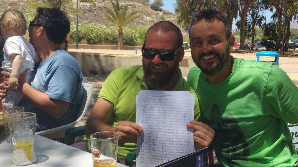 Gran regal que m han fet els meus amics per la meua capitania. Moltíssimes gràcies. Gaudirem d esta marxa en festes.