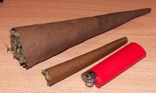 Weeedporn's tweet photo. Me vs You http://t.co/LqC80nb9am