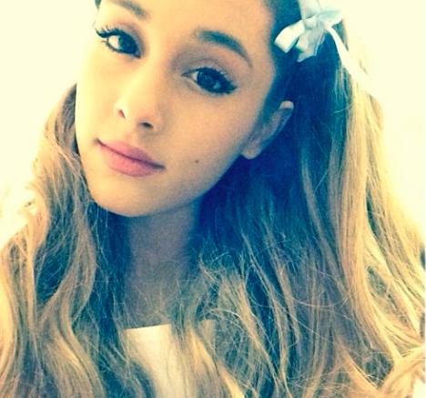 My name is Ariana Grande. I'm looking for friends. If you rt I'll give you chocolate🍫❤