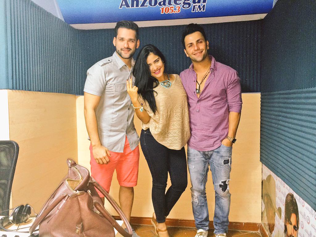 montecarlovzla's tweet photo. Agradecidos con @RadioAnzoategui con la pequeña pero grande en talento @NicoleAmad DIME QUE ME QUIERES http://t.co/CZVBUxftRO