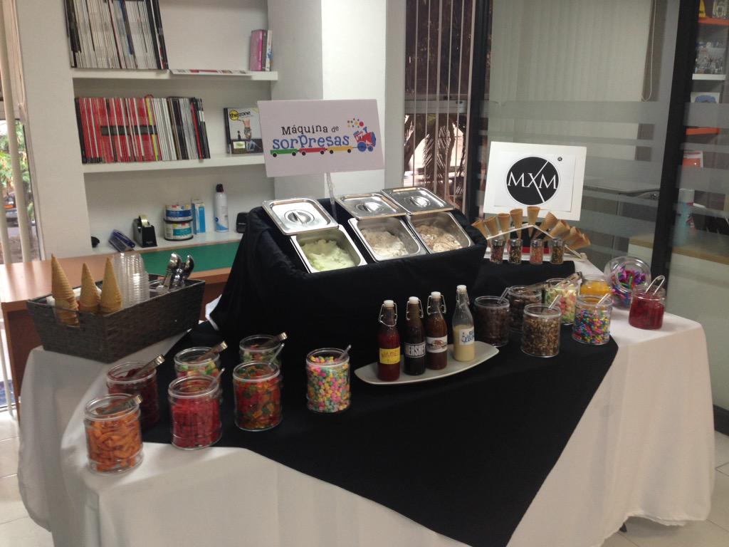 maquinadesorpre's tweet photo. Preparando la graduación de tus hijos!! Que te parece esta original #barradehelados o #carritodepaletas, les encantar http://t.co/HvOjkIbsRZ