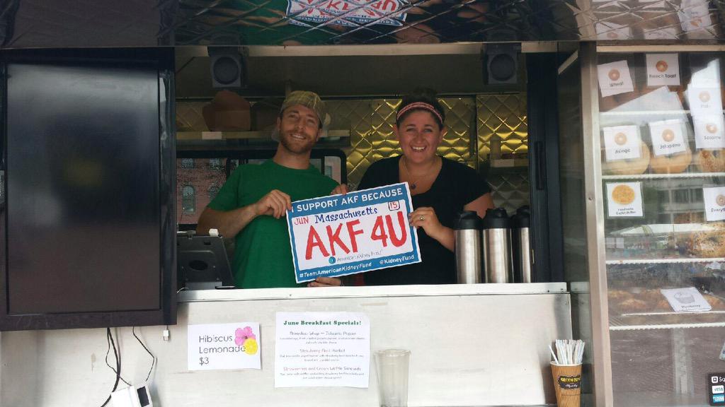 KidneyFund's tweet photo. Thanks for coming out @ilovegreenbean @thepastapot to Boston #KidneyActionDay. http://t.co/UEAEeqMOBf