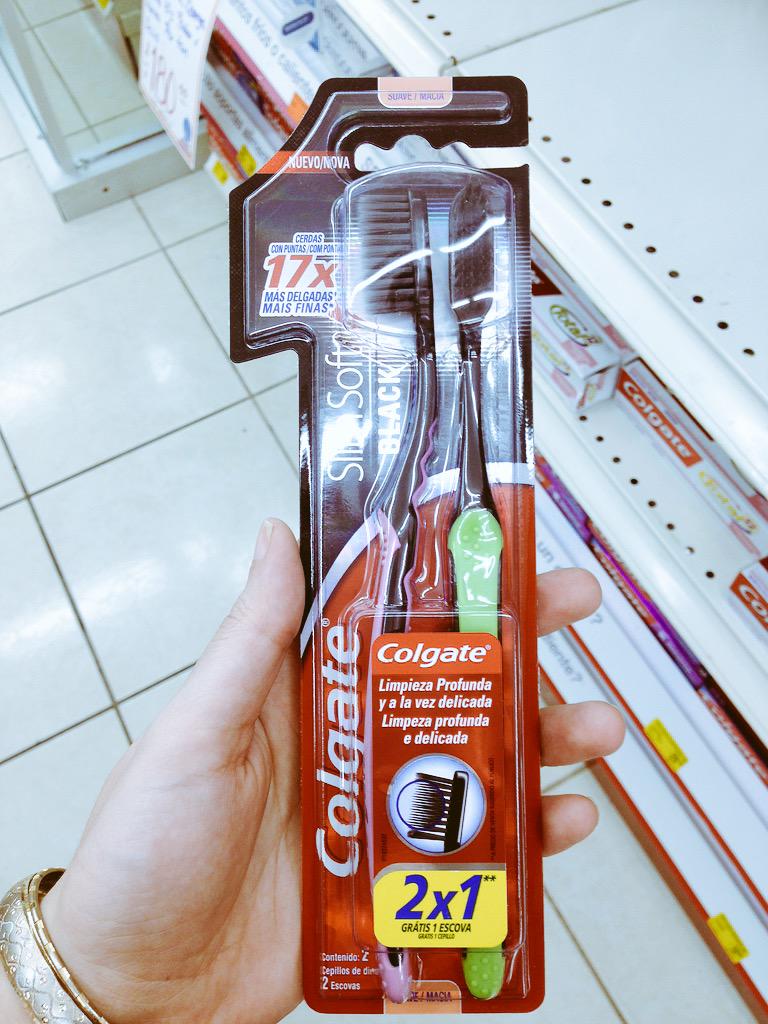 DraColmillo's tweet photo. ¡Chequen esto! Es un cepillo de #Colgate, se llama #SlimSoft. En su versión color negro se ve muy darks. ¡Es bueno! http://t.co/Ie0acfgGVs