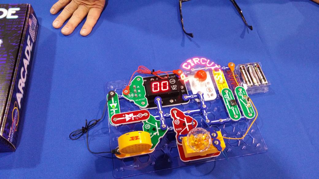 GWillikersNH's tweet photo. Snap Circuit Arcade lets you build your own games. #PlayPortsmouth #ASTRA15 http://t.co/D20RaqrE8d