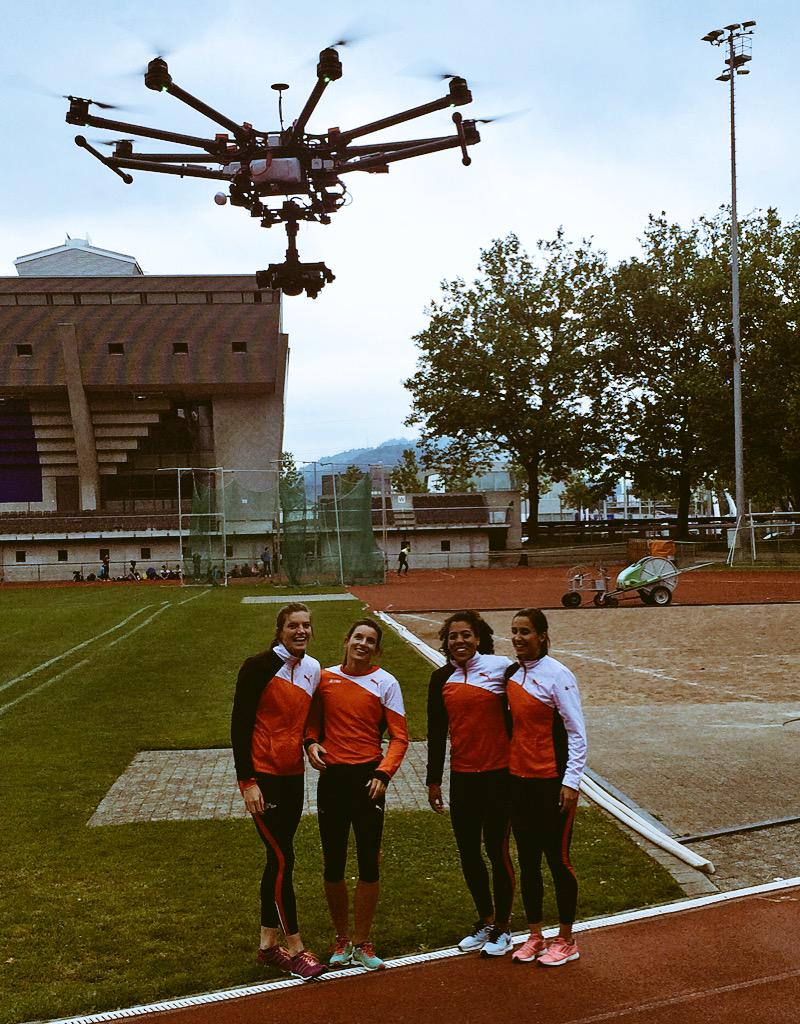 Bereit zum Durchstarten :) #makingof #4x100m mit <a href="/LeaSprunger/">Lea Sprunger</a> EllenSprunger @Mujinga_ <a href="/MarisaLavanchy/">Marisa Lavanchy</a> #trainingtweet