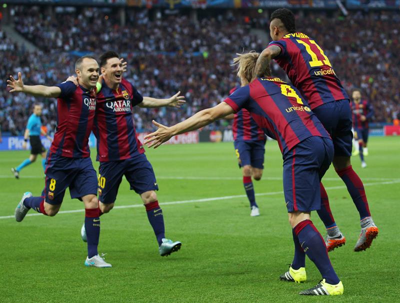 bbva's tweet photo. .@andresiniesta8, el jugador mejor valorado del fútbol http://t.co/XepsTGGO4p Siempre determinante en las finales http://t.co/cdkLATBOIw