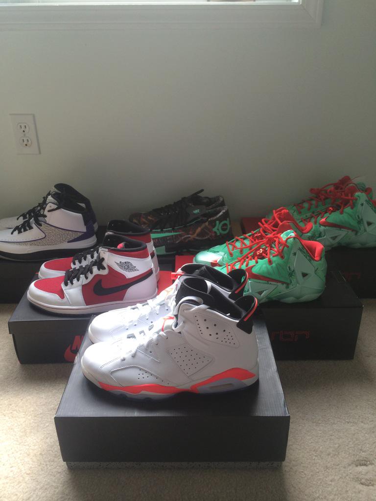 ReleaseFreaks's tweet photo. 🔔FOR SALE🔔 everything is 100% DS can ship ASAP 
RT: @CopThese @ATrainKickz @TheNikeGallery http://t.co/0fzL4sNGHp