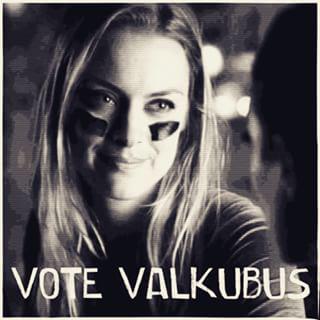 TheValkyRachie's tweet photo. #lostgirl #valkubus they're perfect and their chemistry is #faentastic! #bestcouple forever http://t.co/LscRxq4AXj