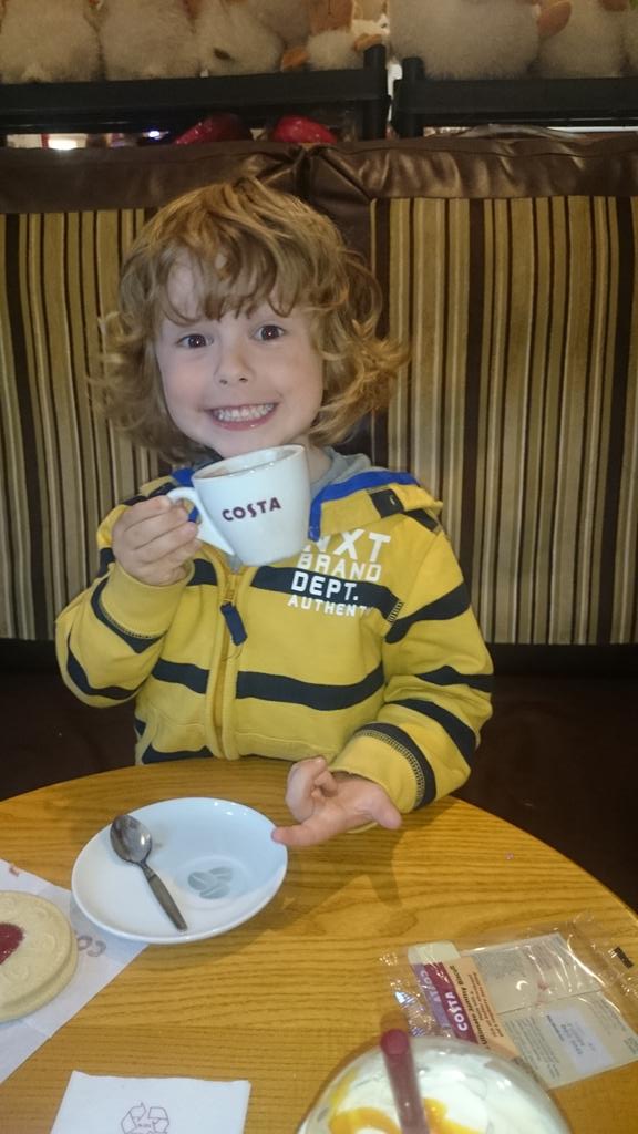 carla87cj's tweet photo. Happy Chappy #mummycandothebabychinostoo @paulboywal http://t.co/C7VCuhM5Vq