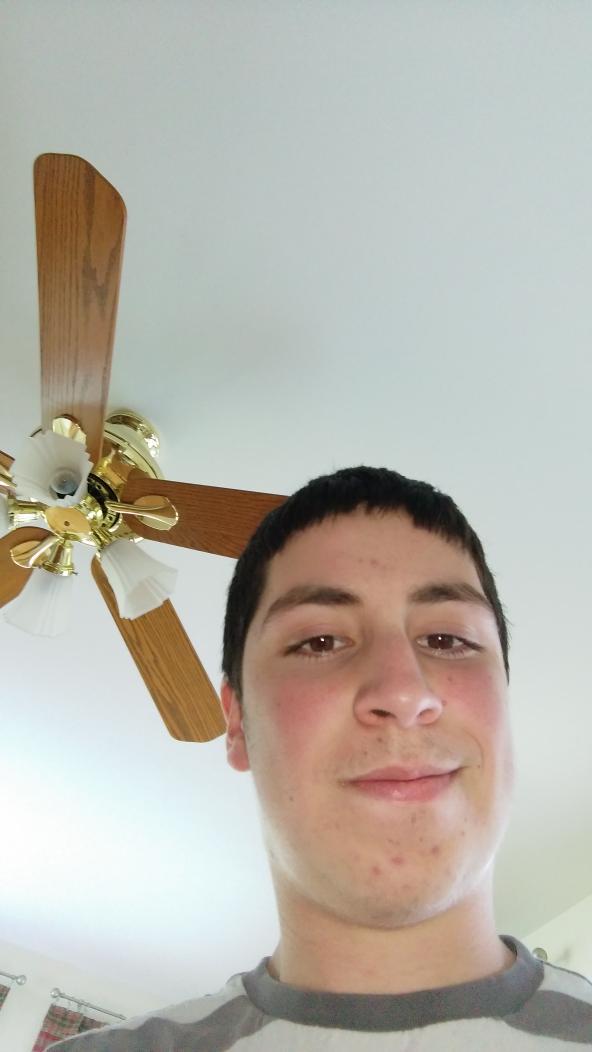 _TheRealDanT's tweet image. @ServiceFancfans This is a picture of a fan in my house, and me with a swollen face.  I want a new fan. #fancontest