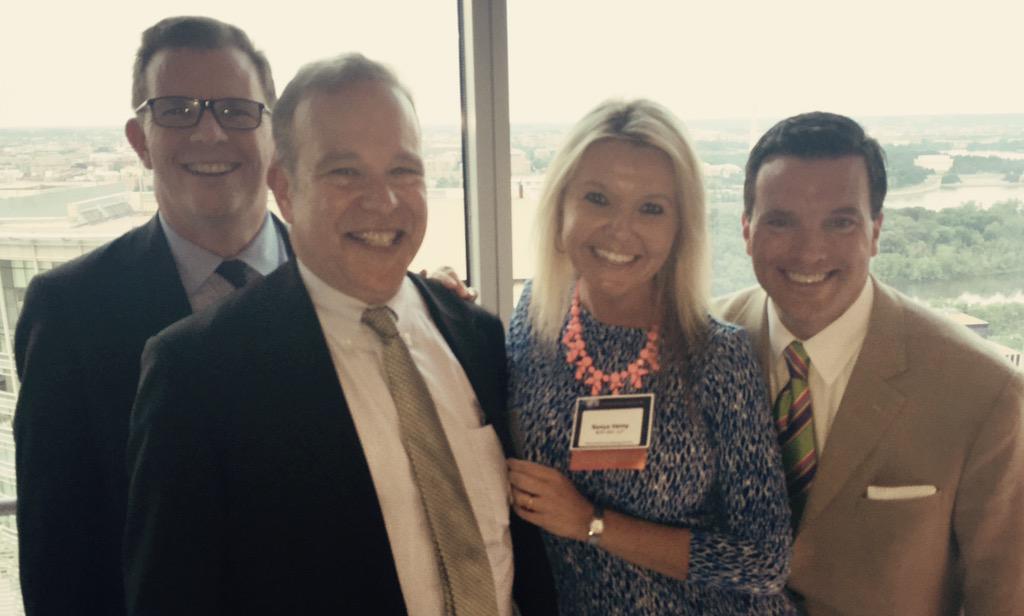 SonyaVerny's tweet photo. Dinner at the tallest building in Arlington, VA with #RealEstatesFinest! #RealEstate #CRE #CoreNetERS @BrianSchwagerl http://t.co/YxH28WtiHY