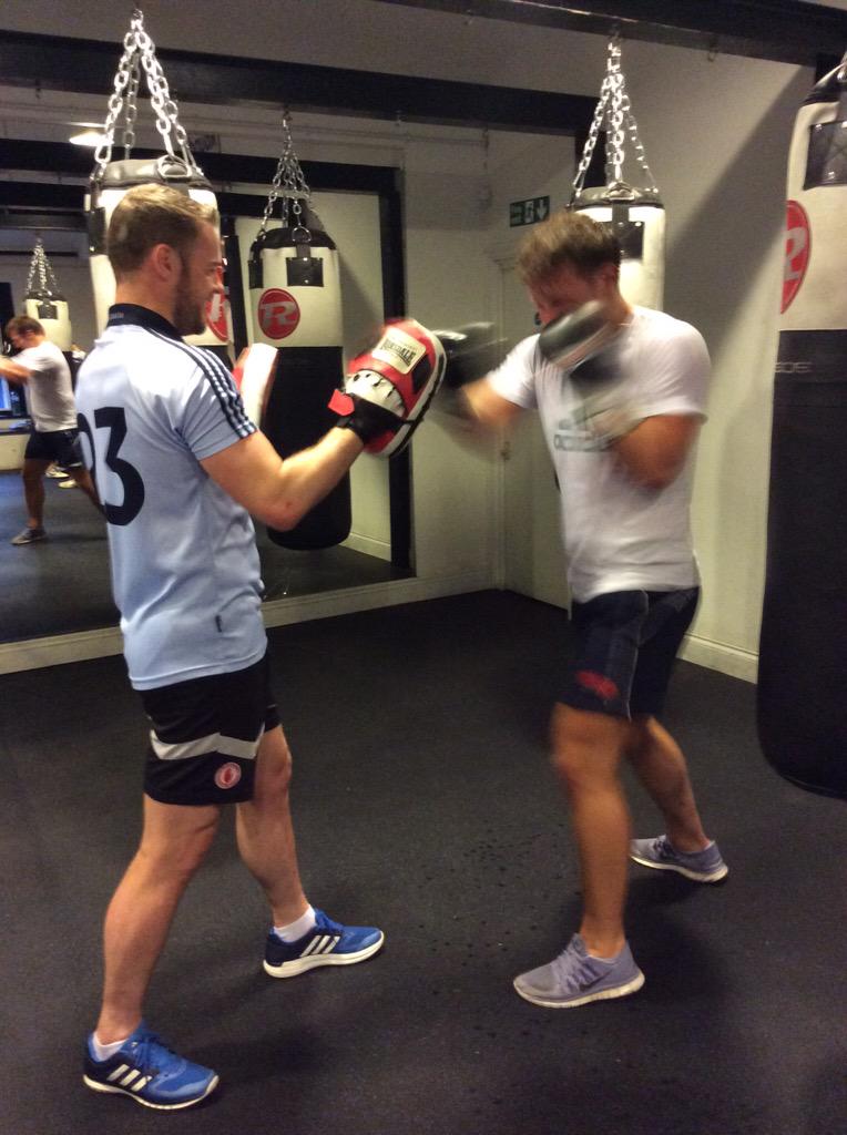 12_roundsboxing's tweet photo. @Richard_Mort hitting the pads #boxing #fundamentals #wandsworth #london #12roundsboxing #actionshot http://t.co/3vGbvINo98