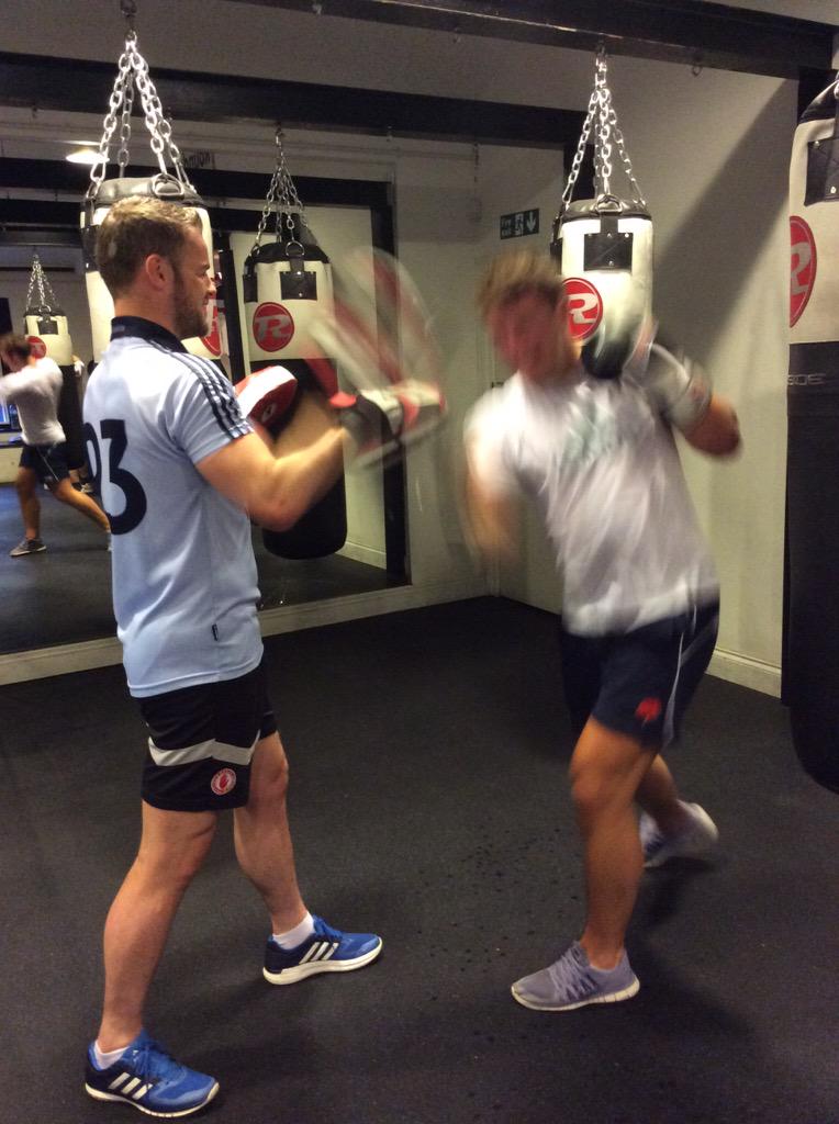12_roundsboxing's tweet photo. @Richard_Mort hitting the pads #boxing #fundamentals #wandsworth #london #12roundsboxing #actionshot http://t.co/3vGbvINo98