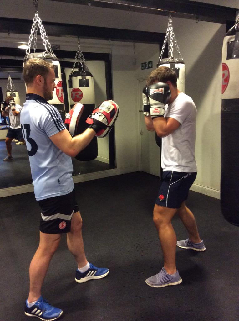 12_roundsboxing's tweet photo. @Richard_Mort hitting the pads #boxing #fundamentals #wandsworth #london #12roundsboxing #actionshot http://t.co/3vGbvINo98
