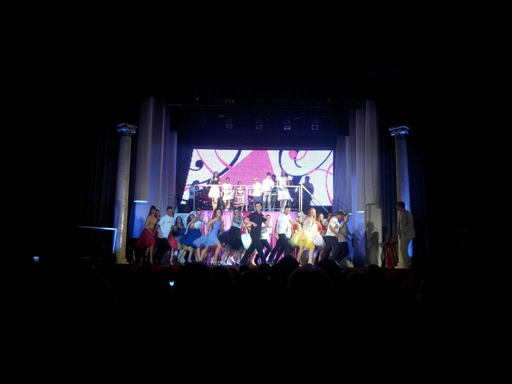 nedzadvucelj's tweet photo. Ko kaže da mi nemamo #Broadway :)
Bravo! za večerašnji #mjuzikl #PrljaviPles u #Sarajevskom #BKC -u
#DirtyDancing http://t.co/Y2u5DKUwvn