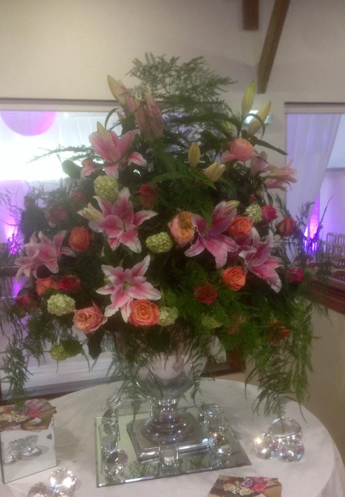 manic_botanic's tweet photo. A little something for @BramptonGrange  wedding showcase @POTTER_EVENTS @Beaulicious_UK top team http://t.co/f0R6qMHpTQ