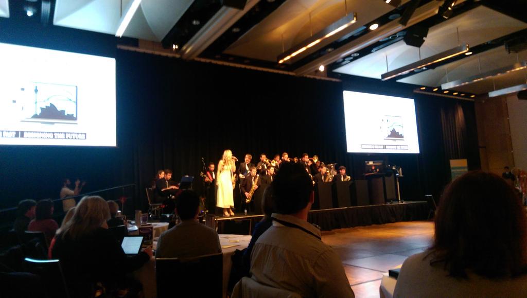 gaw101's tweet photo. Amazing voice great band show casing fantastic talent of Western Sydney #decnsw students http://t.co/ZegR2Kn6ne