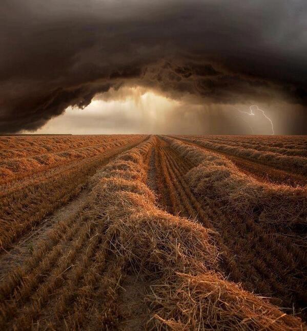 rybotics's tweet photo. Summer Storm ~ Kansas http://t.co/JbHQPcXJhy