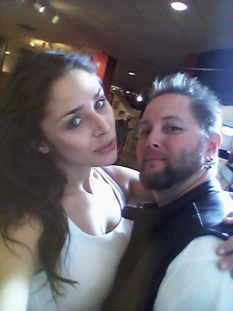 Hanging out with the #extras #fans #love http://t.co/YndVkBhXzK<a href="/tag/extras"class="tags">#extras</a><a href="/tag/fans"class="tags">#fans</a><a href="/tag/love"class="tags">#love</a>