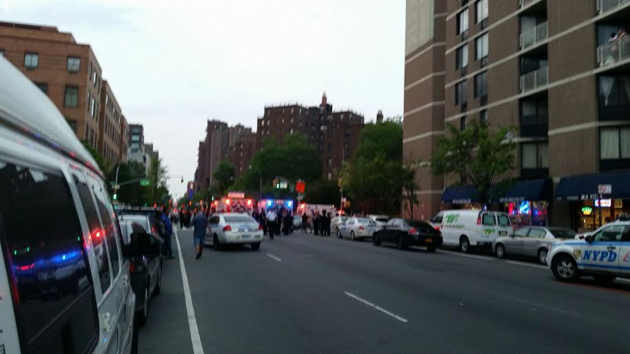 KeeganNYC's tweet image. The NYPD just shot two people in East Harlem. Both are hospitalized. jpupdates.com/2015/06/09/pol…