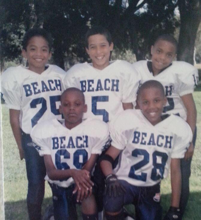 jazzzjr_'s tweet photo. My first year of football. Who would've thought just a few years later my boy would be gone. #RIPMarkcus๐ผ๐ฝ http://t.co/1ZD05FYFkS