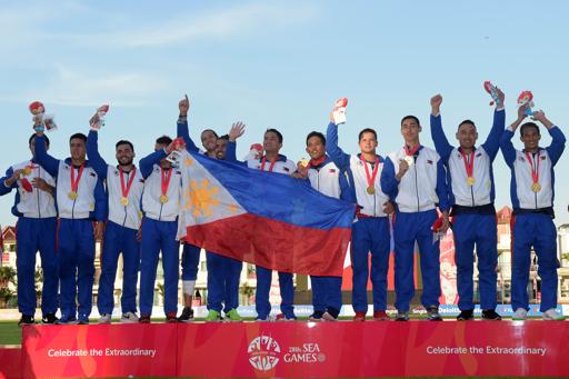 PhilippineRugby's tweet photo. Singing, dancing brotherhood lifting Philippines rugby | http://t.co/P8i9XPAnut via @YahooSG  #PHVolcanoes http://t.co/Ul8IqqIEsr