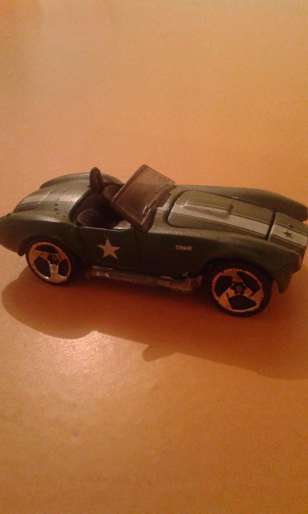 HotweelsC's tweet photo. Hot weels army de nuestra coleccion http://t.co/jVndZAeBU4