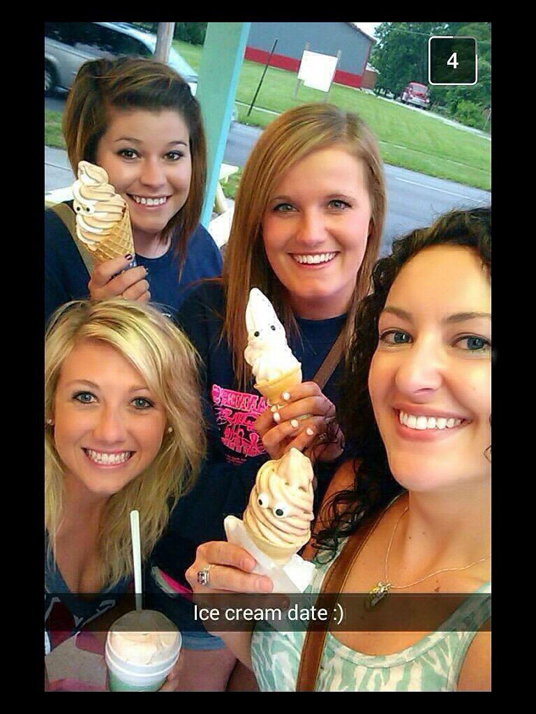 lynseybrianne7's tweet photo. Wings and ice cream with the girls 😘 @KaleaBarth @ellisynj @danner_kimberly http://t.co/pehy1JKij2