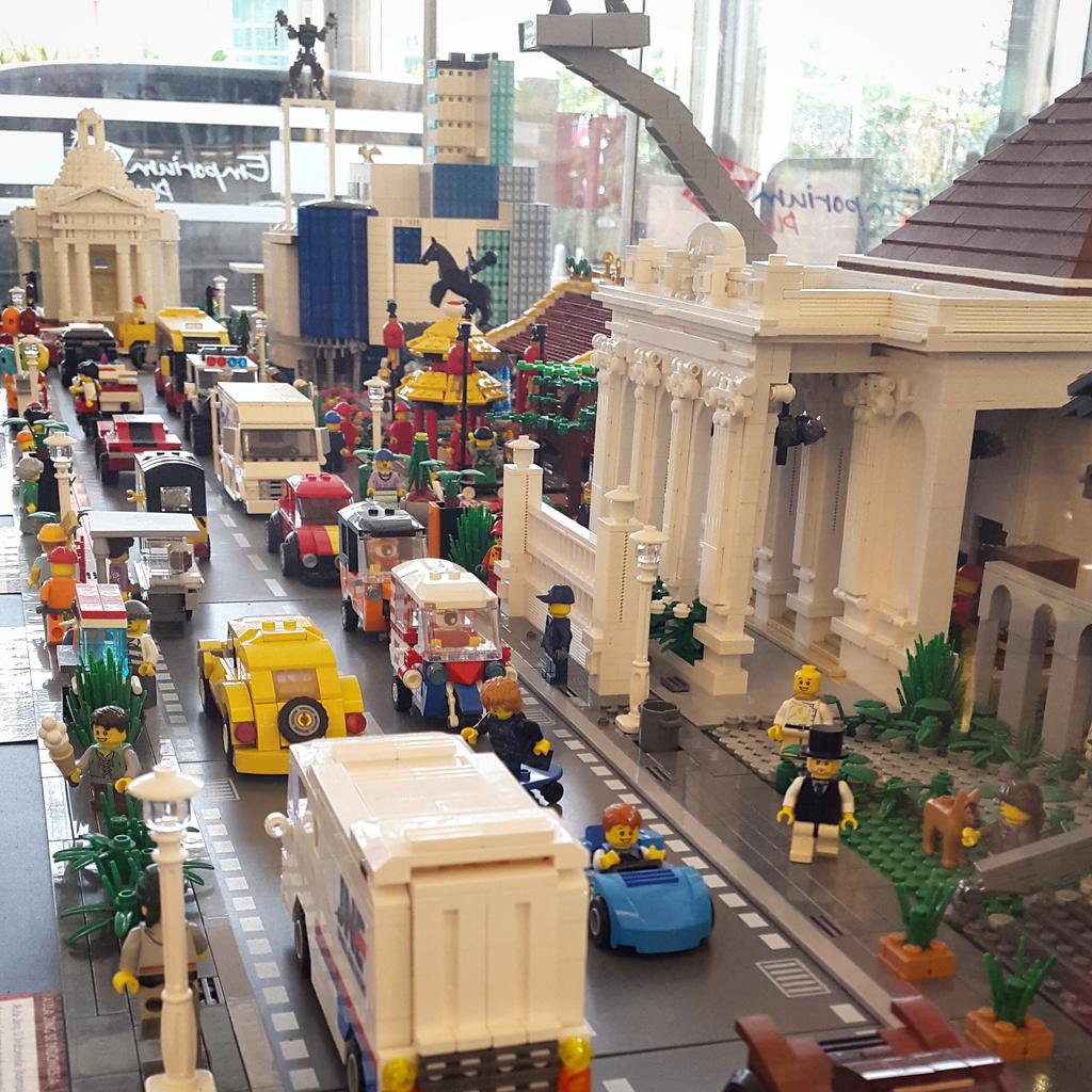 EmporiumPluit's tweet photo. Still in lego-mood, a warm greeting from morning traffic. Good morning people :)
#jakarta #legoid #goodmorning http://t.co/Y0DAiFbrah