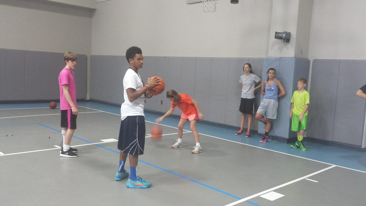 Hammond3Penny's tweet photo. Camp trainers, Joseph Hammond @14u_FLAMESHOOPS, and Brent Bennett working on drills w/campers @FLAMESBBALLCAMP http://t.co/1dVpY7X3IC