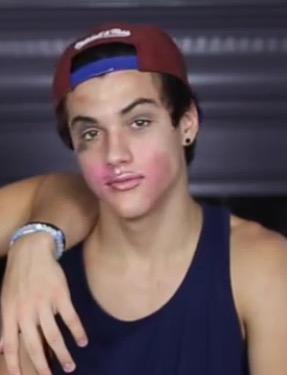 eIIierose's tweet image. &quot;From 1-10 he&apos;s pretty kissable right now!&quot; 

Definitely Gray ❤️ @DolanGrayson @EthanDolan