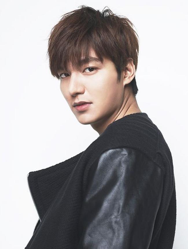 allkpop's tweet image. Lee Min Ho to take legal action against company selling facial masks with his image allkpop.com/article/2015/0…
