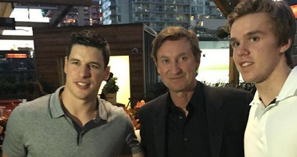 theScore's tweet image. There's just way too much hockey greatness happening in this photo. thesco.re/1ItPtCG