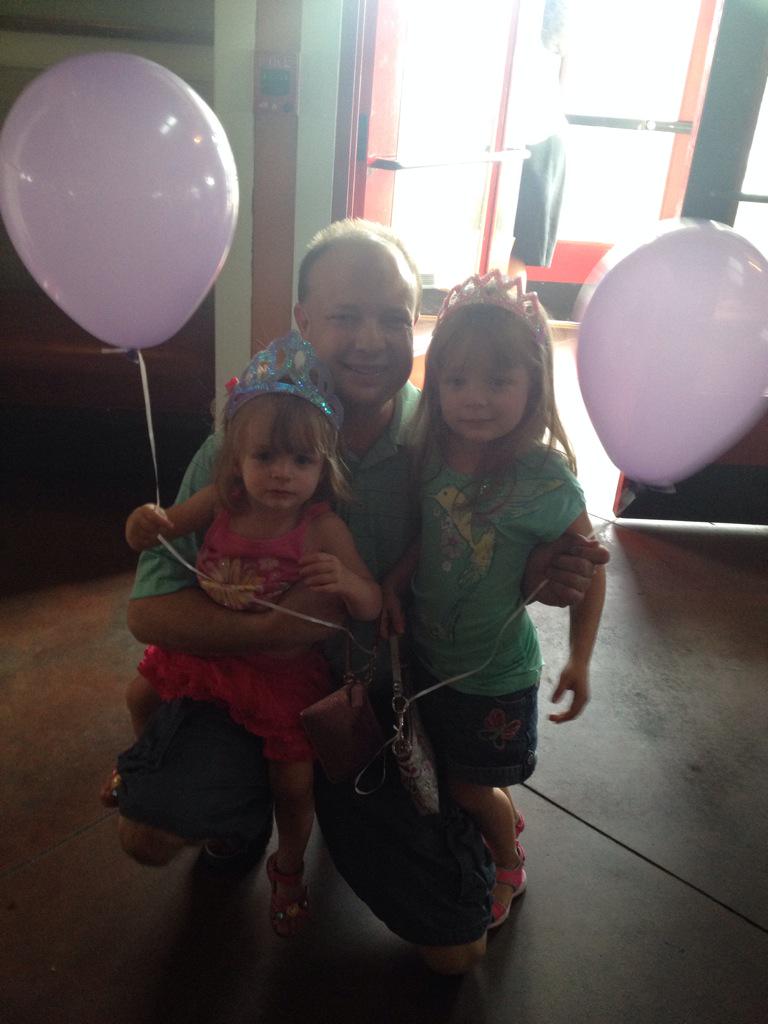 theycallmemoser's tweet photo. Daddy Daughter Night fun @ Chili's Powers! #todayschilis #chilislove 💗👑🎀 http://t.co/HstkfI9kWG