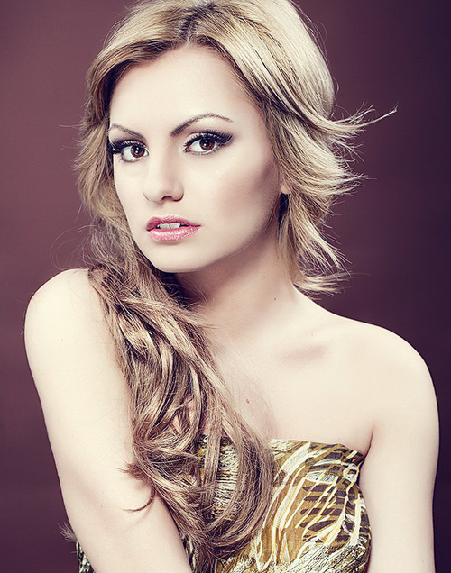HAPPY BIRTHDAY ALEXANDRA STAN..! CC : 