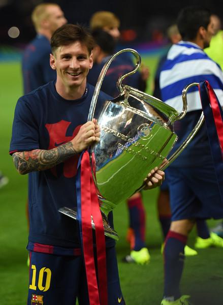 Sở hữu tấm poster của Leo Messi và cảm nhận tinh thần của Champions League. Chào mừng bạn đến với Fan Club dành riêng cho những người hâm mộ sự nghiệp bóng đá vĩ đại của siêu sao này.
