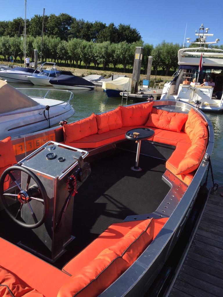 Alexdevries1963's tweet image. Mooi weer en leuke kussens op de boot 👍