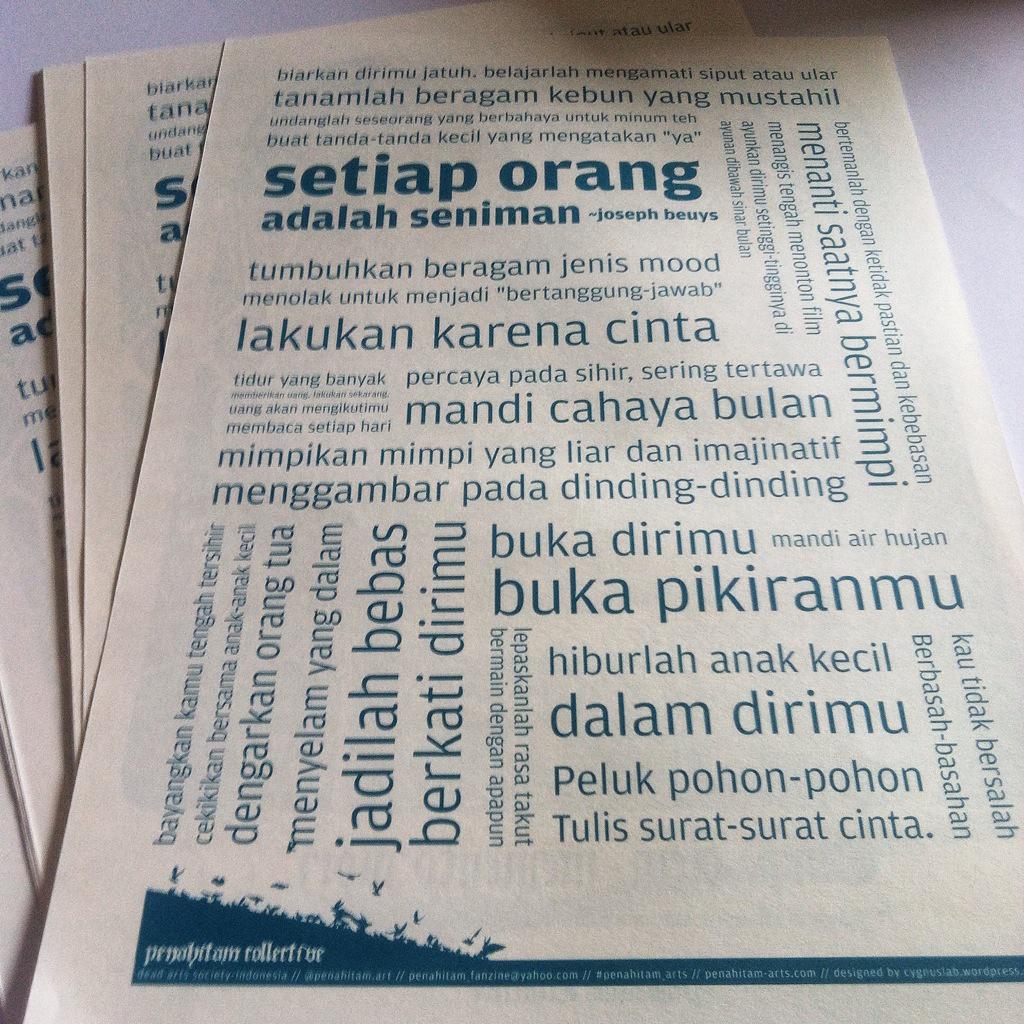 Free poster 33x50cm. Dibagikan random bagi 300 pemesan #penahitam_fanzine edisi-5 order segera di +62 818 05035959